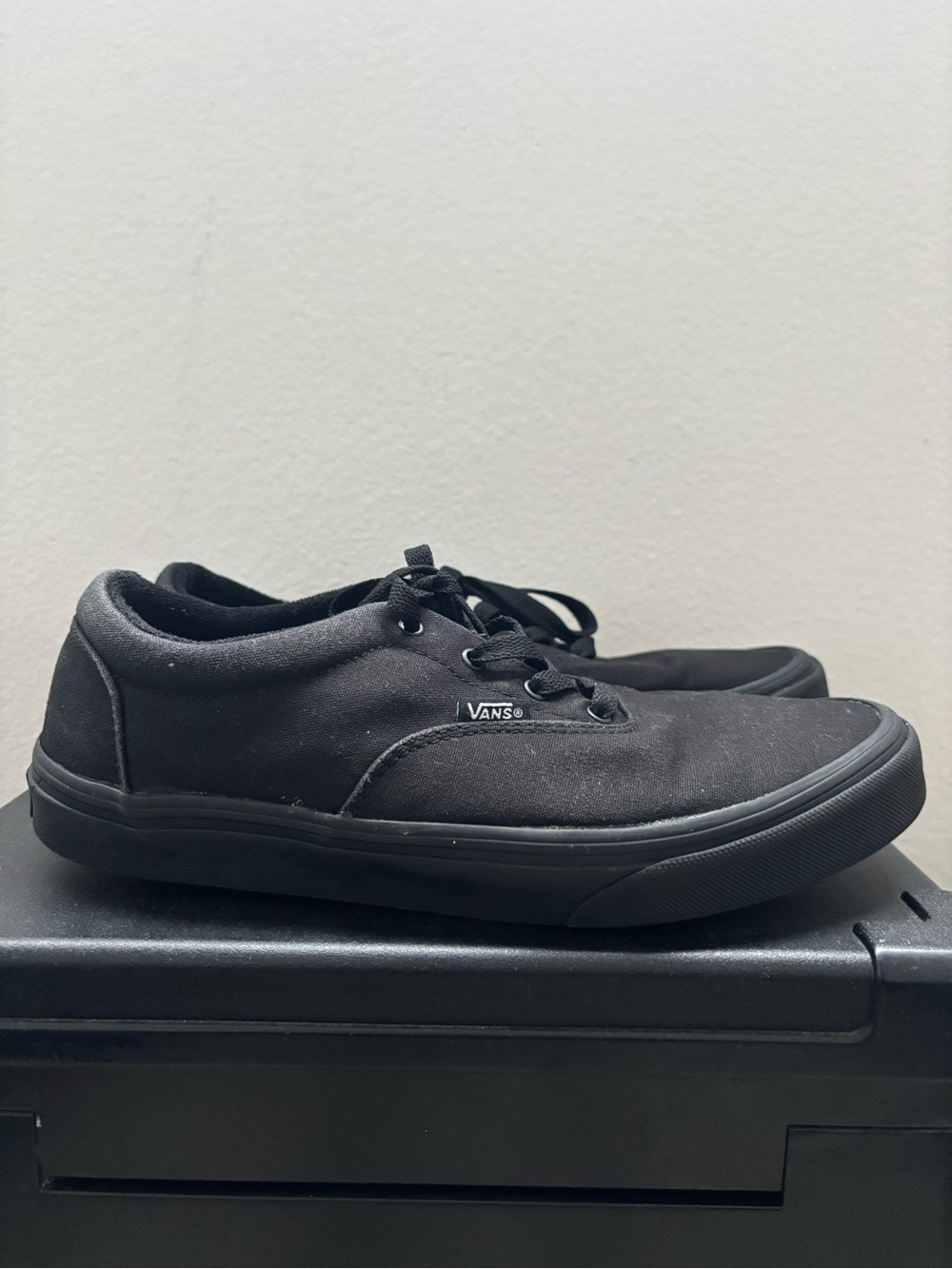 Vans Women's Black Canvas Low-Top Sneakers